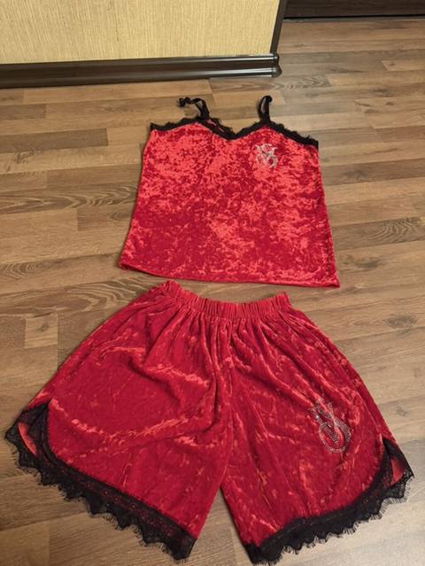 Ölçü -M/L. Qırmızı məxmər ev geyimi/pijama dəsti. Dəst 2 hissədən — Xaçmaz