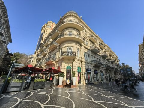 Satılır 4 otaqlı köhnə tikili 355 m² — 840 000 ₼ · Bakı · Mənzil Satılır 4 otaqlı köhnə tikili 355 m² — Bakı