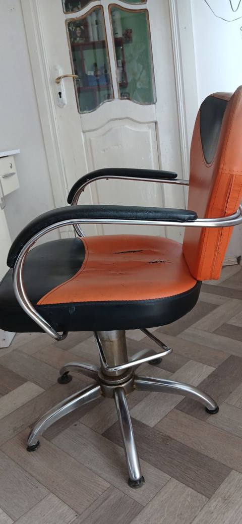 Salon kreslosu satılır. Normal veziyyetdedir. Salonda istifade — Мингечевир