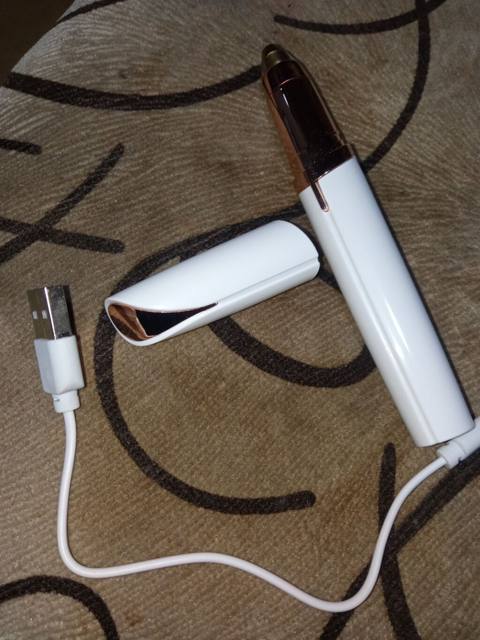 USB ilə şarj olunan qaş və üz tükləri üçün elektrikli trimmer — 5 ₼ · Bakı · Saç kəsmə maşınları USB ilə şarj olunan qaş və üz tükləri üçün elektrikli trimmer — Bakı