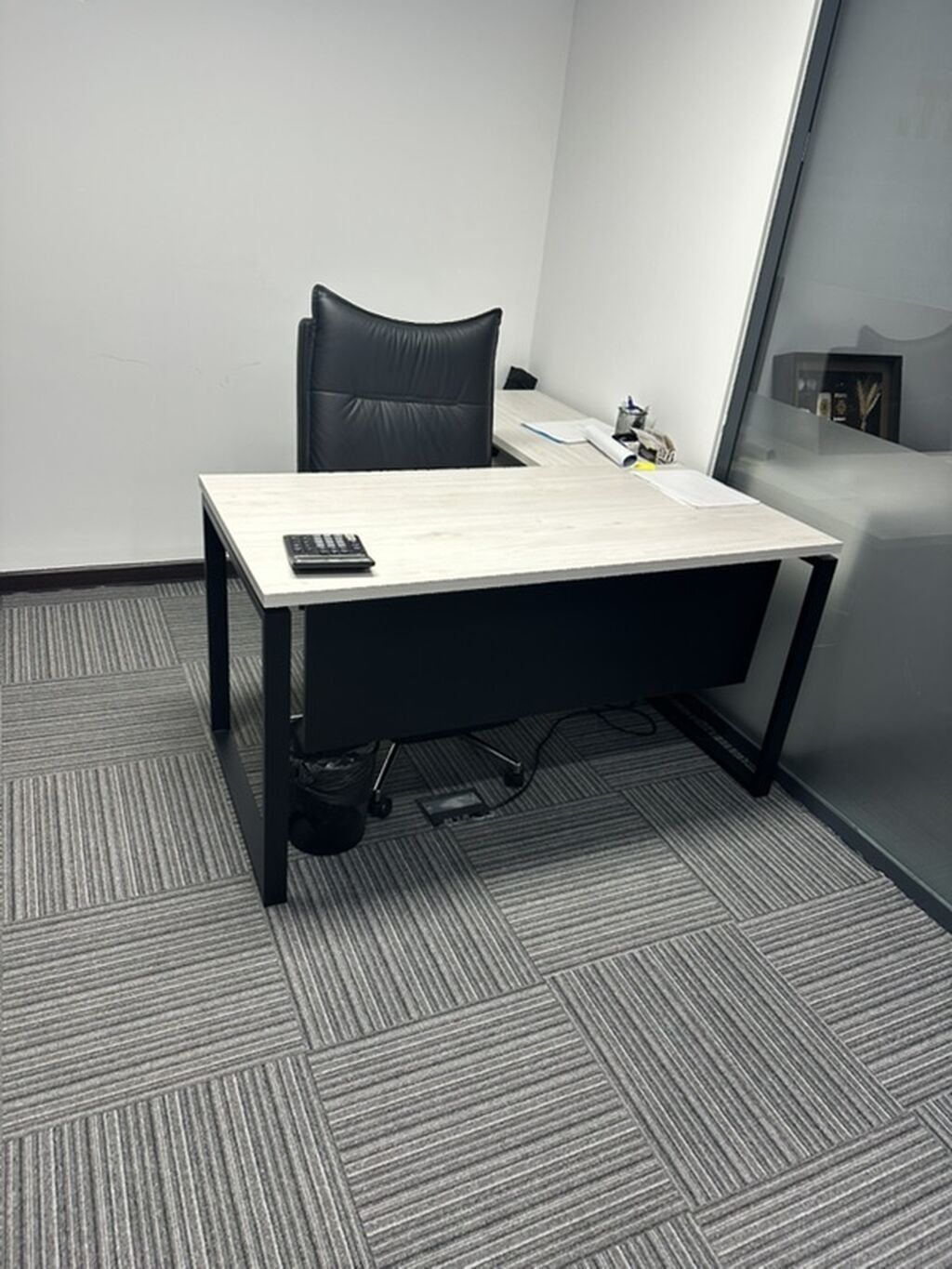 Ofis mebel dəsti Menecer masa dəsti əsas masa1400*700*750 və yan — Ofis mebeli, Saray