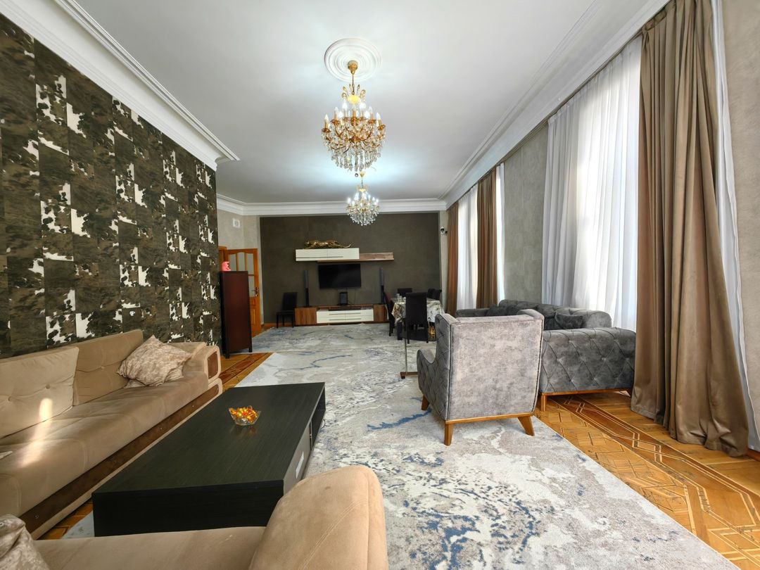 Satılır 4 otaqlı köhnə tikili 355 m² — Mənzil, Bakı (8)