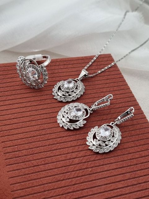 Bijuteriya dəsti kulonlu zəncir, sırğa və üzük BM28224_0014S_18 — 17 ₼ · Bakı · Mallar Bijuteriya dəsti kulonlu zəncir, sırğa və üzük BM28224_0014S_18 — Bakı
