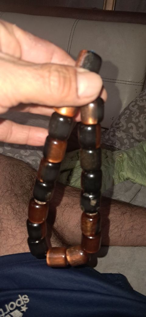Qəhvəyi və qara tonlarda silindrik muncuqlardan hazırlanmış elastik — 15 $ · Bakı · Bileziklər Qəhvəyi və qara tonlarda silindrik muncuqlardan hazırlanmış elastik — Bakı