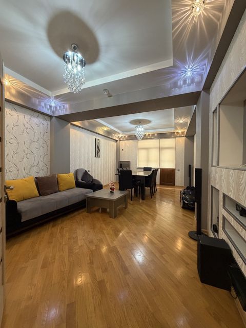 Satılır 4 otaqlı yeni tikili 120 m² — Bakı