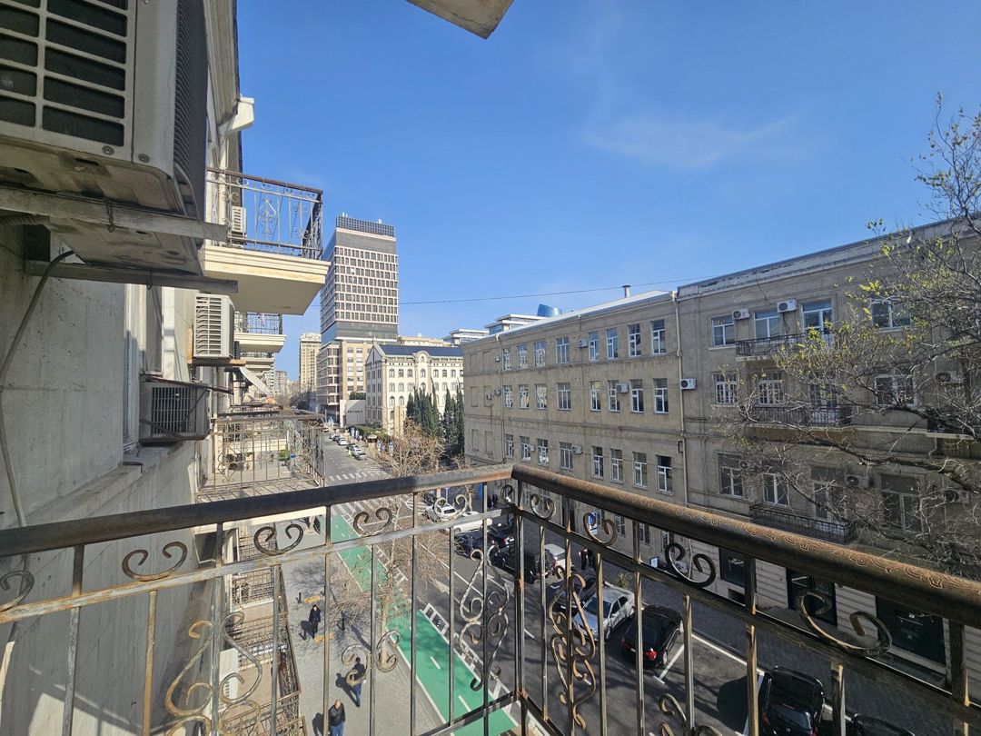 Satılır 4 otaqlı köhnə tikili 145 m² — Mənzil, Bakı (6)
