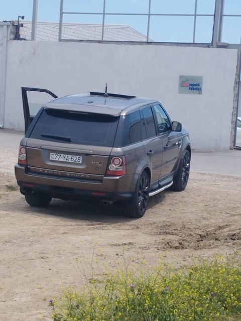 Range Rover Sport SUV - Korpus rəngi: tünd qəhvəyi (metallic) — Digah