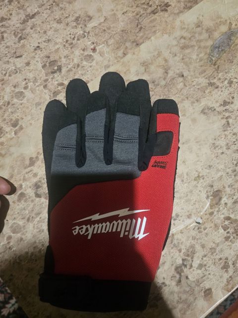 Milwaukee Lightweight Work Glove iş əlcəyi. XL ölçüdədir. Etiketdə — Bakı