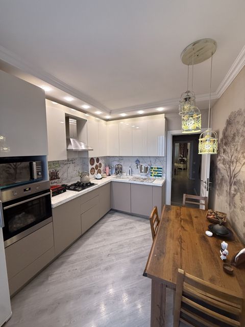 Satılır 3 otaqlı köhnə tikili 90 m² — Bakı
