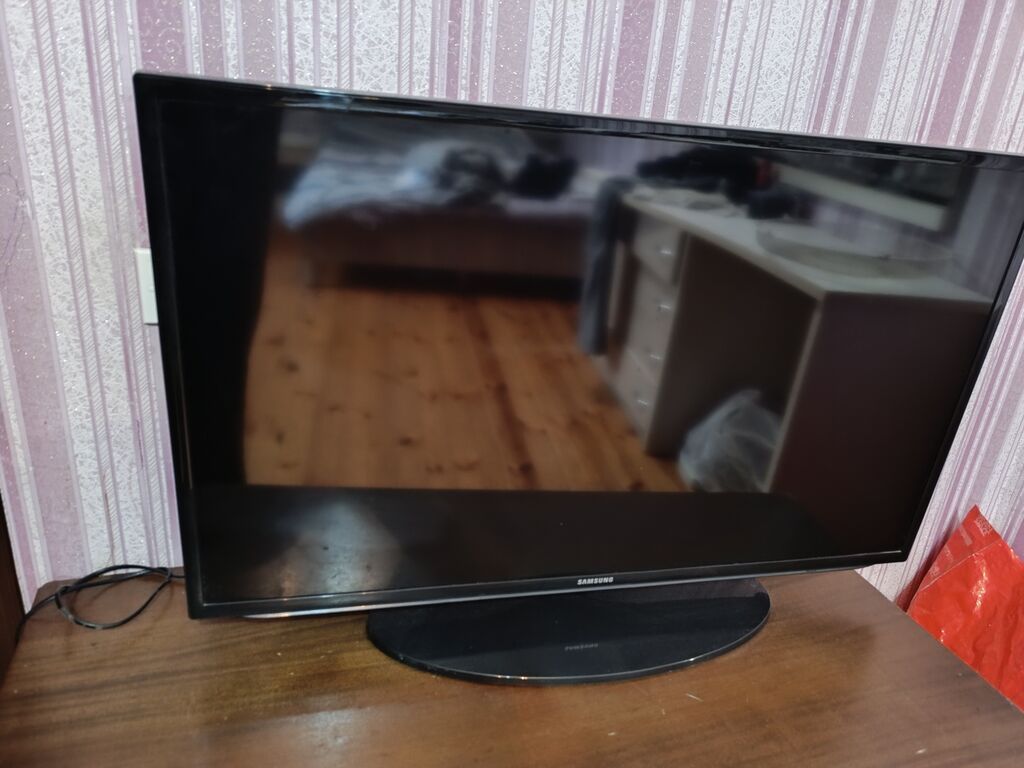 Samsung televizor - Ekran: təxminən 32" diaqonal, şüşə tipli parlaq — Televizorlar, Bakı (2)