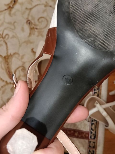 Qadın ayaqqabıları – 2 cüt, ölçü 40 1) Ağ-krem qabağı parça toxumalı — 5 ₼ · Bakı · Tufl Qadın ayaqqabıları – 2 cüt, ölçü 40 1) Ağ-krem qabağı parça toxumalı — Bakı