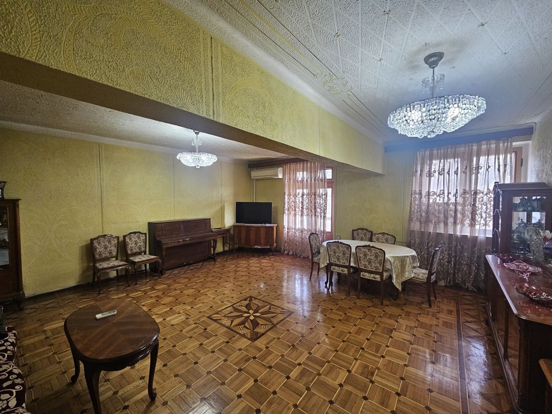 Satılır 4 otaqlı köhnə tikili 145 m² — Mənzil, Bakı (3)