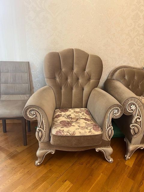 Klassik üslubda qonaq otağı dəsti - Divan və 2 ədəd kreslo: yumşaq — Bakı