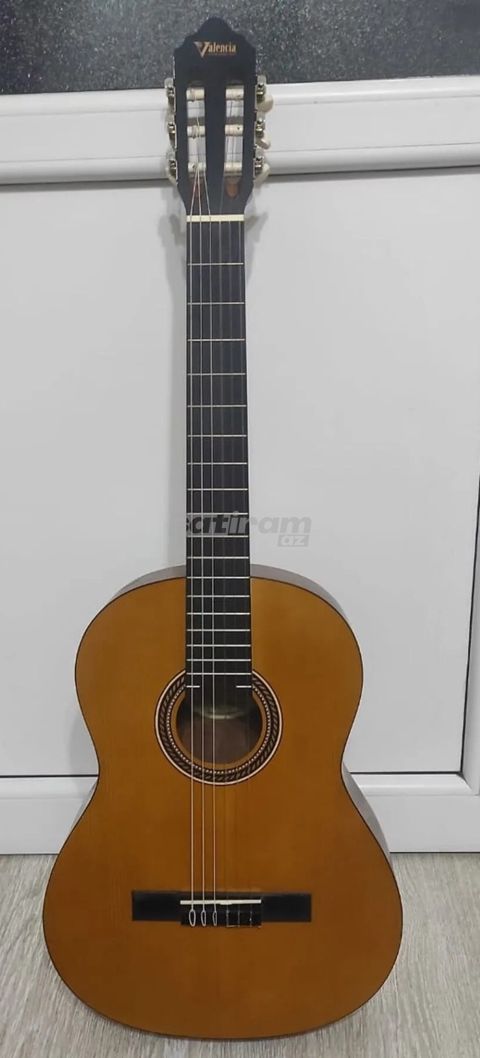 Gitara Valencia Established 1972 — Bakı