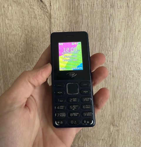 Itel düyməli telefon telefon tek problemi zarytka yeri xarabdi basqa — 10 ₼ · Bakı · Digər smartfonlar Itel düyməli telefon telefon tek problemi zarytka yeri xarabdi basqa — Bakı