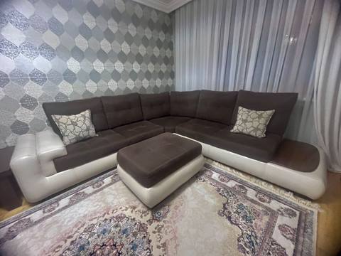 Divan satılır baza yoxdu acilmir Qiymet 550 azn.Ünvan Badamdar teref — Bakı