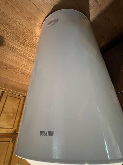 Ariston 110 azn. Az işlenib. 100 litrlikdir. Unvan Bakixanov. k6593~SD — Bakı