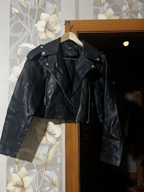 Qara dəri “biker” üslubunda gödəkçə - Klassik asimmetrik fermuar — 18 ₼ · Sumqayıt · Kurtkalar Qara dəri “biker” üslubunda gödəkçə - Klassik asimmetrik fermuar — Sumqayıt