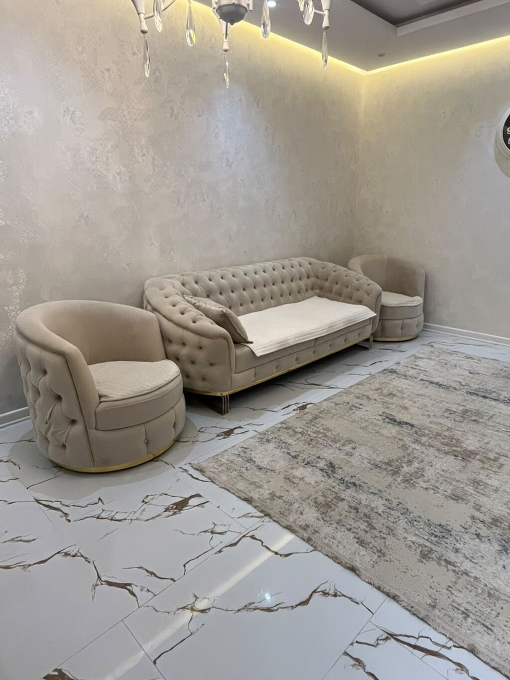 Divan kreslo dəsti satılır 450₼. Ünvan binə qəs. 8380. Fatimə99 — Mebel, Bakı
