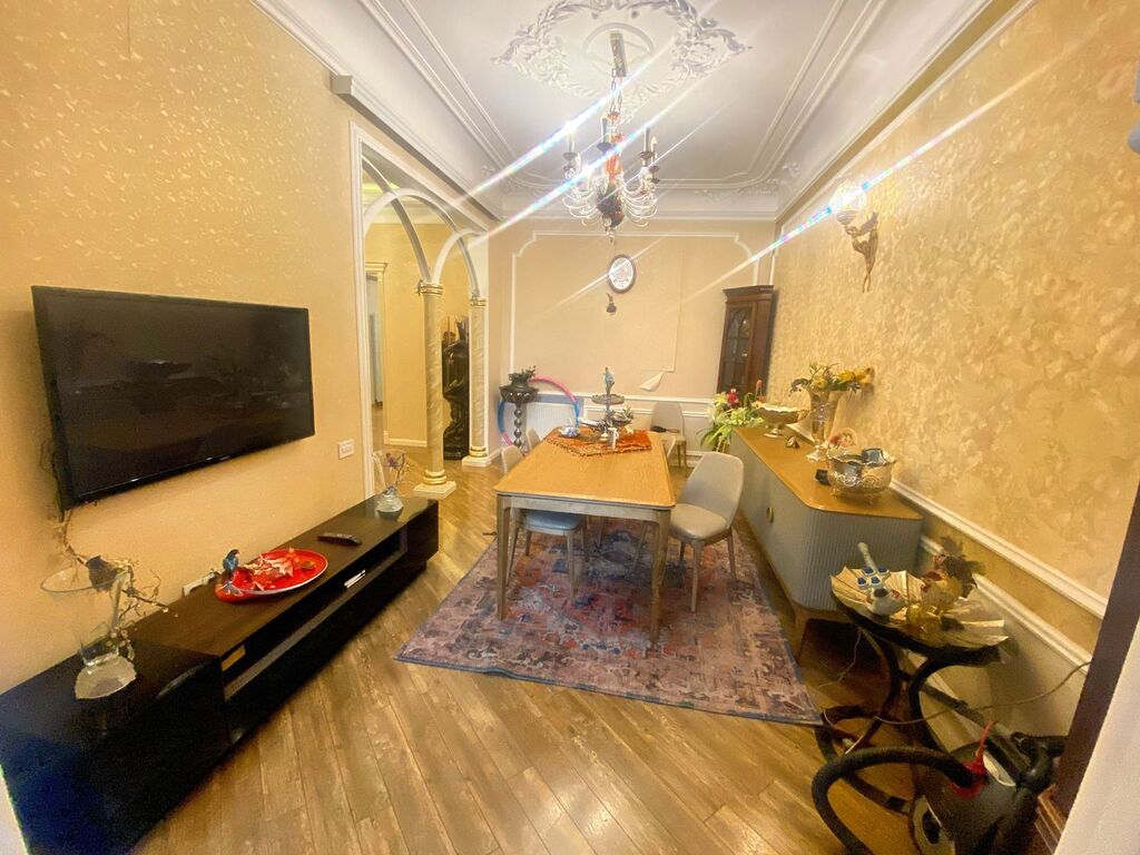 Satılır 5 otaqlı köhnə tikili 210 m² — Mənzil, Bakı (2)