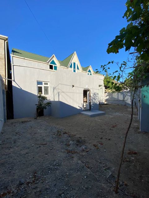 Satılır 4 otaqlı həyət evi/bağ evi 130 m² — Bakı