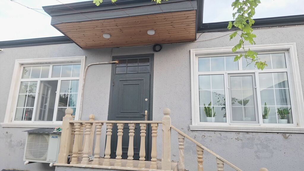 3 otaqlı həyət evi - Geniş, tam daş döşənmiş həyət: küncdə — Ev, villa, Digah (2)