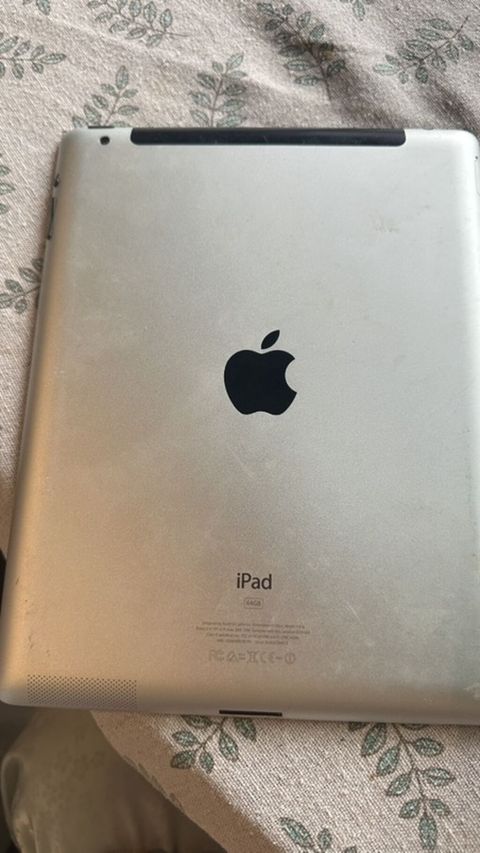 Apple iPad planşet - Model: iPad (64 GB) Adapter yoxdur çoxdan — Bakı