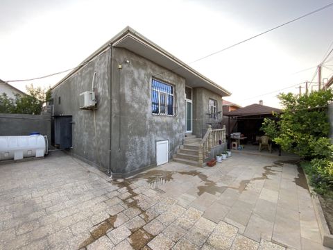 Satılır 4 otaqlı həyət evi/bağ evi 120 m² — Bakı