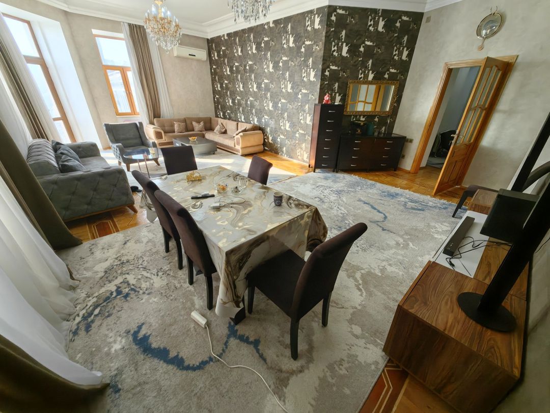 Satılır 4 otaqlı köhnə tikili 355 m² — Mənzil, Bakı (4)