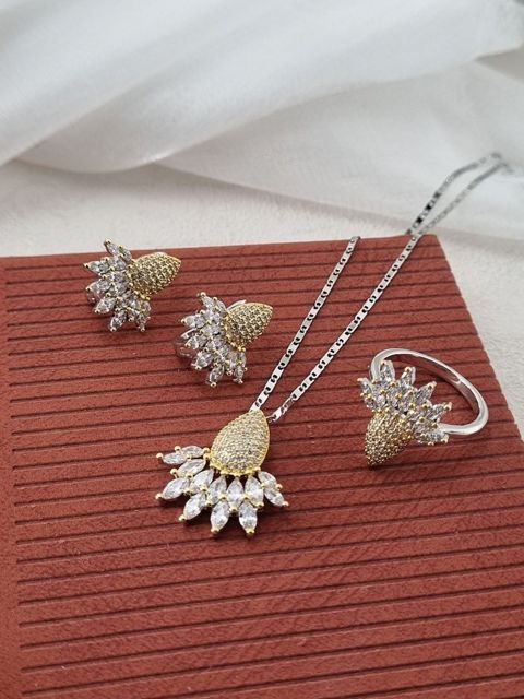 Bijuteriya dəsti kulonlu zəncir, sırğa və üzük BM372960_0185S_18 — 25 ₼ · Bakı · Mallar Bijuteriya dəsti kulonlu zəncir, sırğa və üzük BM372960_0185S_18 — Bakı