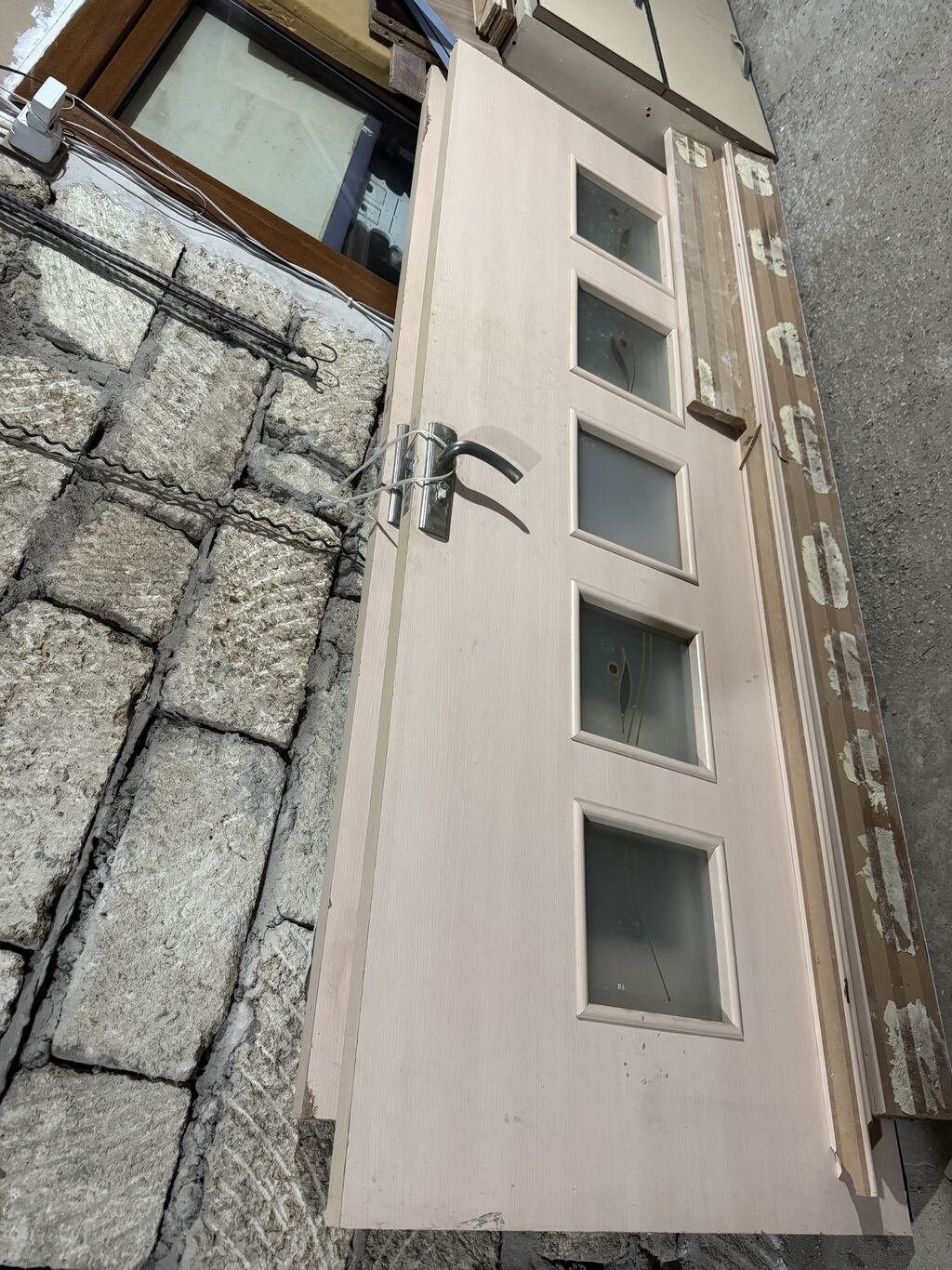 İşlənmiş Otaq qapısı Ünvandan götürmə — Pəncərələr, qapılar, balkonlar, Bakı (2)