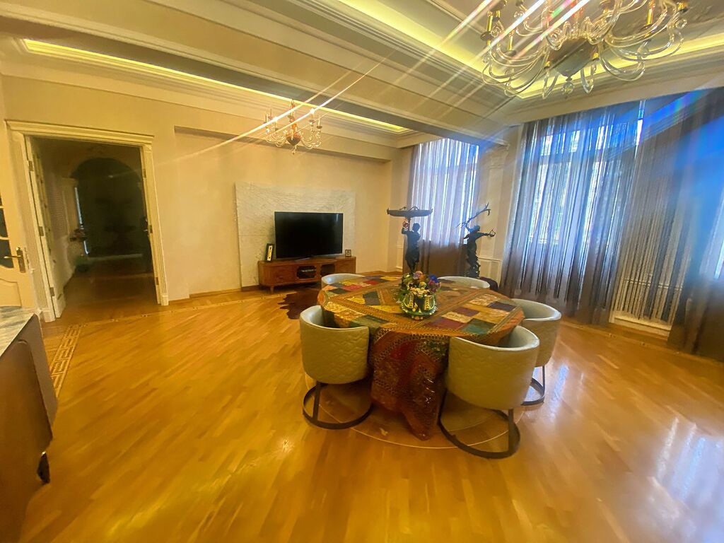 Satılır 5 otaqlı köhnə tikili 210 m² — Mənzil, Bakı (6)