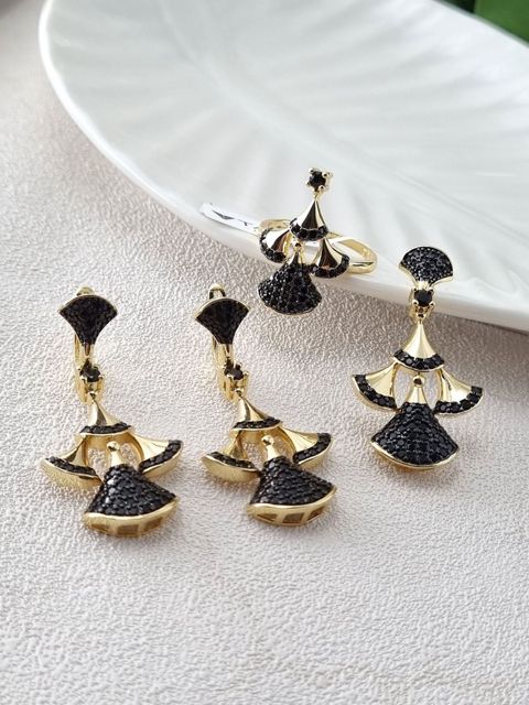 Bijuteriya dəsti kulon, sırğa və üzük BM393120B_0195S_19 — 25 ₼ · Bakı · Mallar Bijuteriya dəsti kulon, sırğa və üzük BM393120B_0195S_19 — Bakı