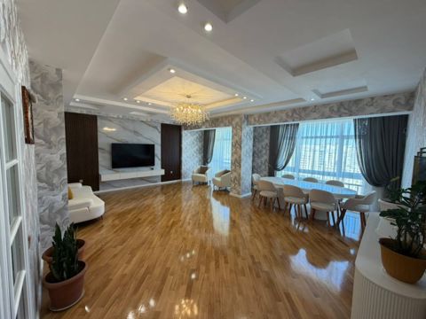Satılır 4 otaqlı yeni tikili 260 m² — 572 000 ₼ · Bakı · Mənzil Satılır 4 otaqlı yeni tikili 260 m² — Bakı