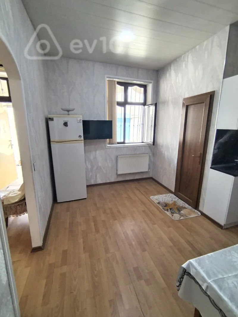 5 otaqlı həyət evi, 200 m², Yasamal r-n Z.Kerimov 26 — Ev, villa, Bakı (3)