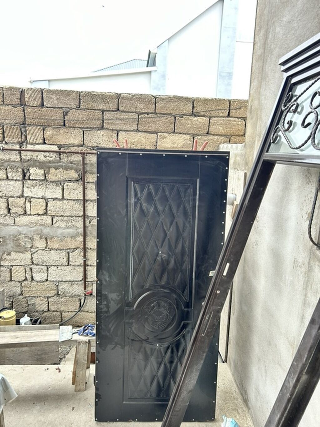 İşlənmiş Giriş qapısı Çərçivə ilə, Ünvandan götürmə — Pəncərələr, qapılar, balkonlar, Digah (5)