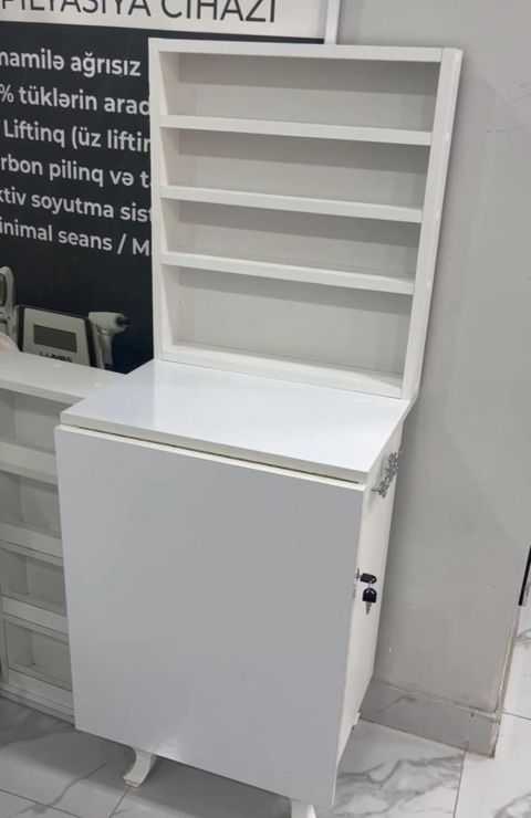 İşlənmiş, Manikür üçün masa — 120 ₼ · Digah · Salon mebeli İşlənmiş, Manikür üçün masa — Digah