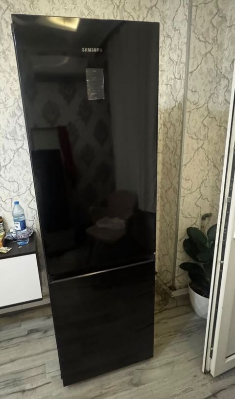 İşlənmiş 2 qapılı Samsung Soyuducu Satılır, rəng - Qara — Bakı
