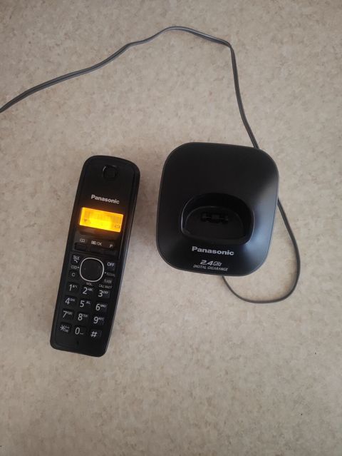 Stasionar telefon Panasonic, Simsiz, İşlənmiş — 25 ₼ · Bakı, Nərimanov · Kabel və radio telefonları Stasionar telefon Panasonic, Simsiz, İşlənmiş — Bakı