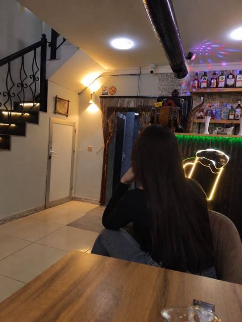Şəhər mərkəzində yerləşən kiçik bar/kafe məkanı - Rahat və isti — Bakı