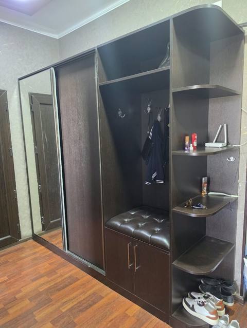 250 man(Xırdalan). Dəhliz dolabı. Ölçü 255×220 Vpp 1788zy GÜL E — Bakı