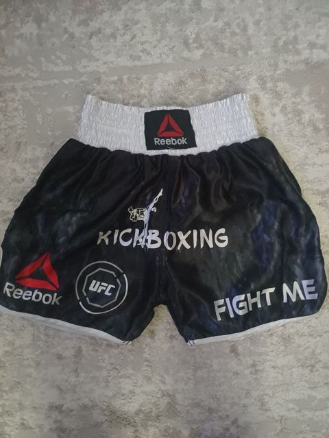 Reebok kickboks şortu - Model: Kickboxing qısa şort - Rəng: Qara, ağ — Bakı