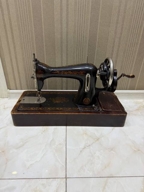 satılır. 1930-cu illərə aid antika “Podolsk” (PMZ Nktр) — 60 ₼ · Masazır · Tikiş və işəmə maşınları satılır. 1930-cu illərə aid antika “Podolsk” (PMZ Nktр) — Masazır