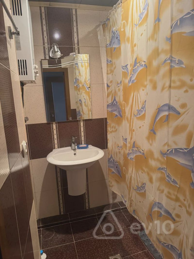 For sale: 4-room apartment (old building), 100 m² — Mənzil, Bakı (10)
