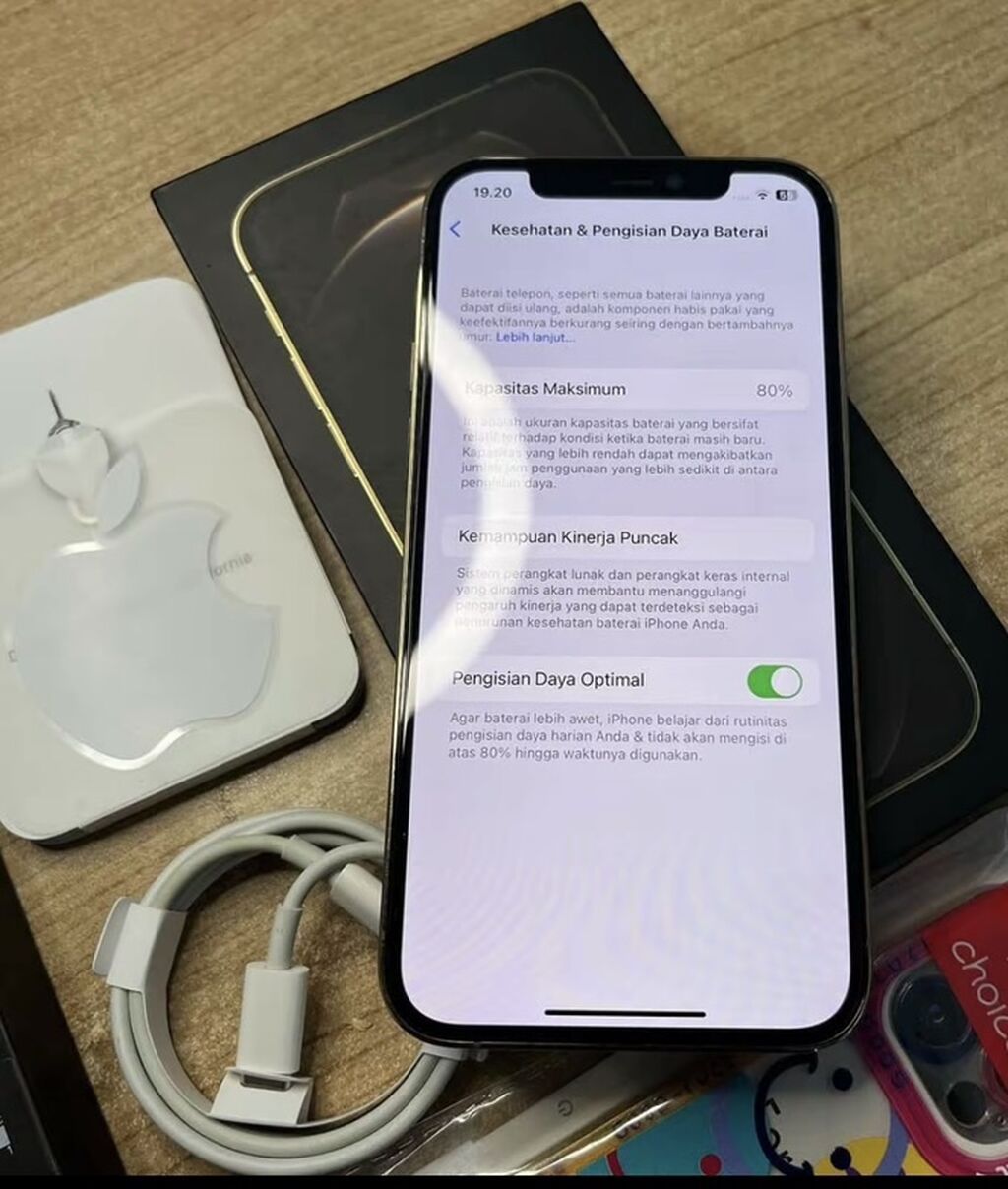 Qızılı, Face ID — Apple iPhone, Bərdə