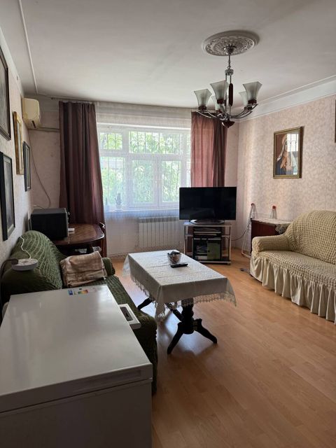 Satılır 4 otaqlı köhnə tikili 65 m² — Bakı