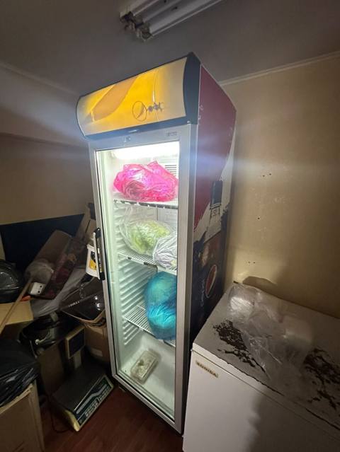 400₼ vitrin soyuducu satılır Ünvan razindədi 0333 zeyno — Bakı