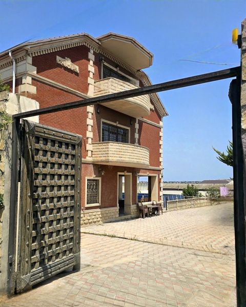 Satılır 6 otaqlı həyət evi/bağ evi 300 m² — Bakı