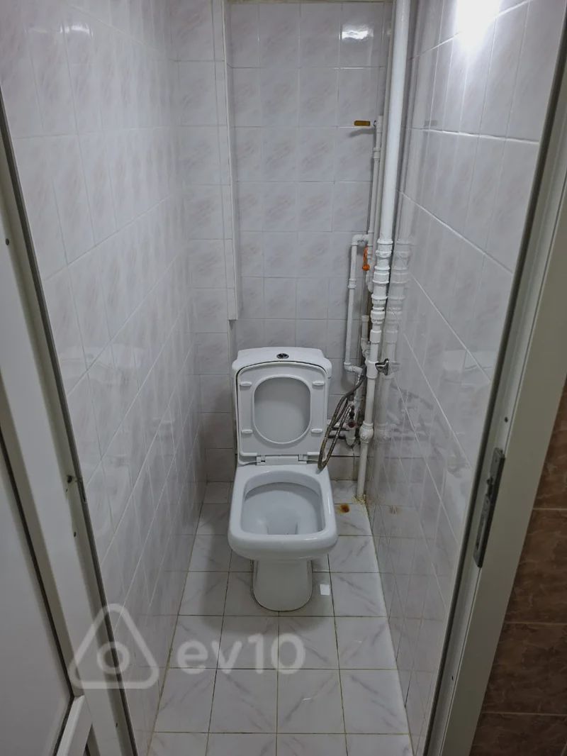 For sale: 2-room apartment (old building), 50 m² — Mənzil, Bakı (7)
