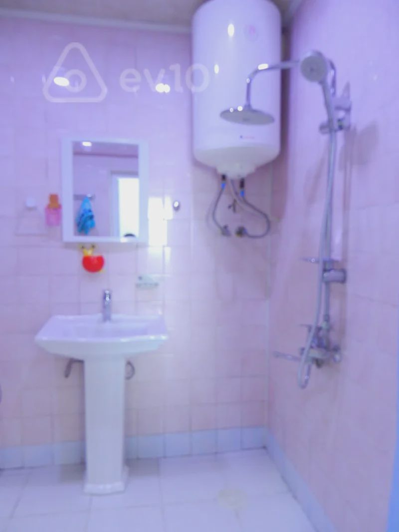 2 otaqlı mənzil, 70 m², Ismail bəy Qutqaşinli — kirayə — Mənzil, Bakı (7)